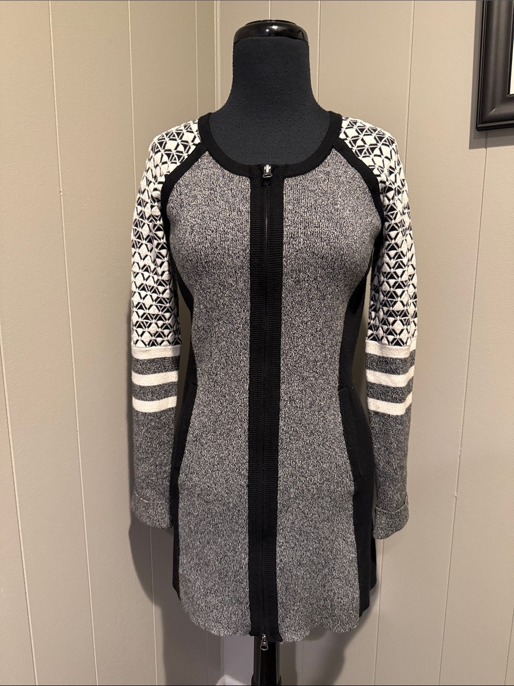 Title Nine Women’s Small Gray and Black Zip-Front Sweater Cardigan